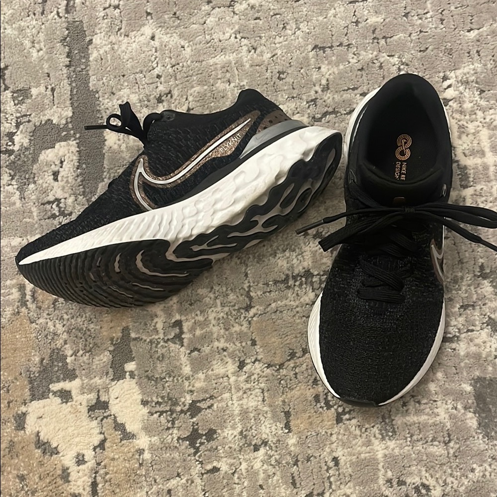 Nike Black and White Running Shoes